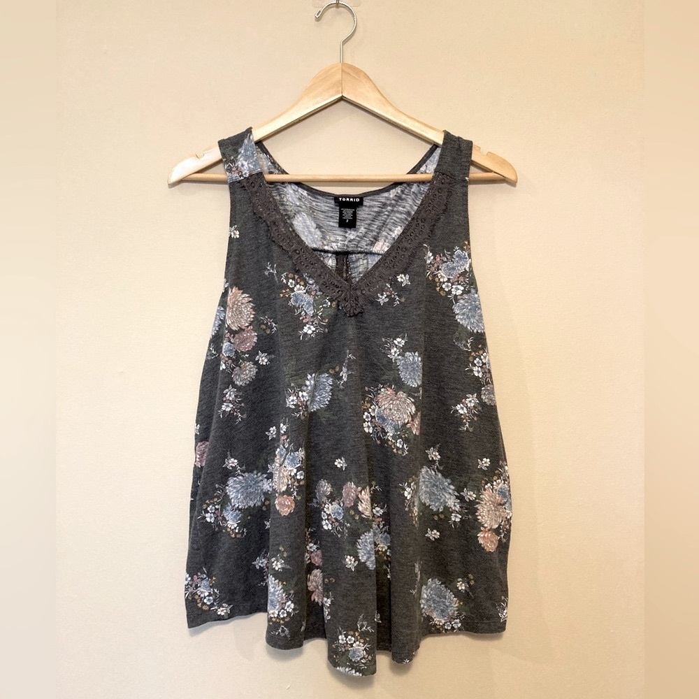SALE 💥 Torrid Split Back Floral Tank 2XL